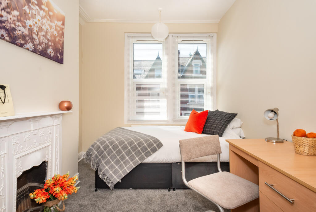 6 bed Mid Terraced House for rent in Leeds. From Pickard Leeds Limited - Leeds