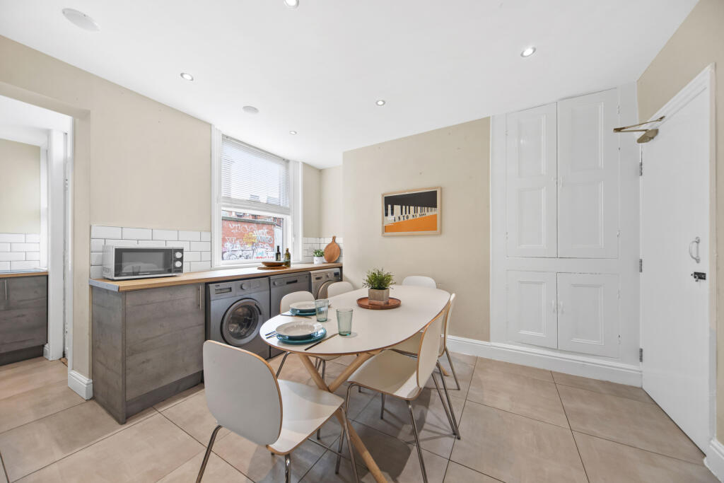 4 bed Mid Terraced House for rent in Leeds. From Pickard Leeds Limited - Leeds