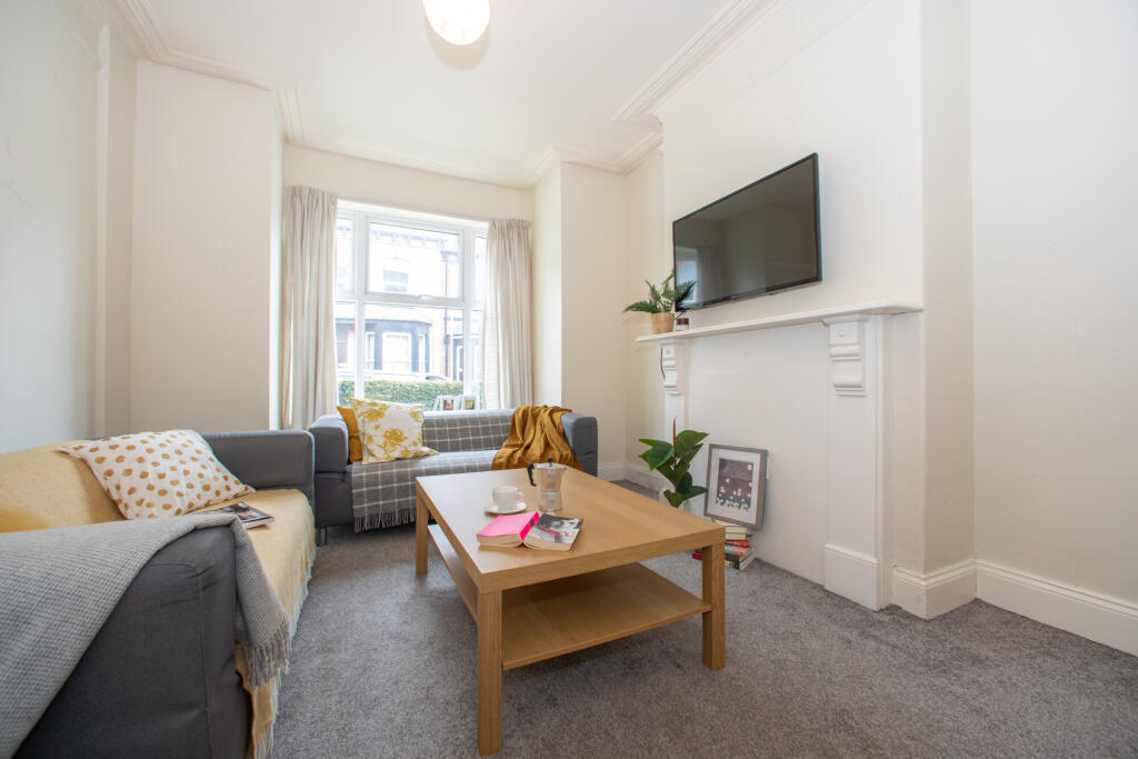 4 bed Mid Terraced House for rent in Leeds. From Pickard Leeds Limited - Leeds