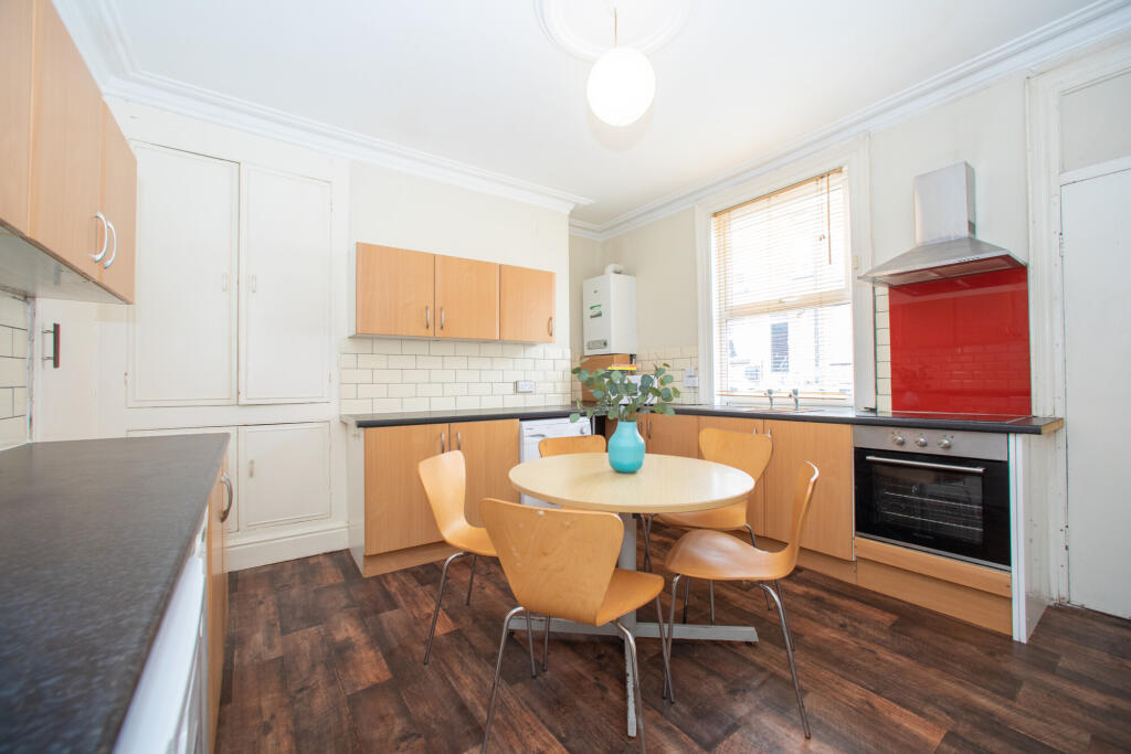 5 bed Mid Terraced House for rent in Leeds. From Pickard Leeds Limited - Leeds