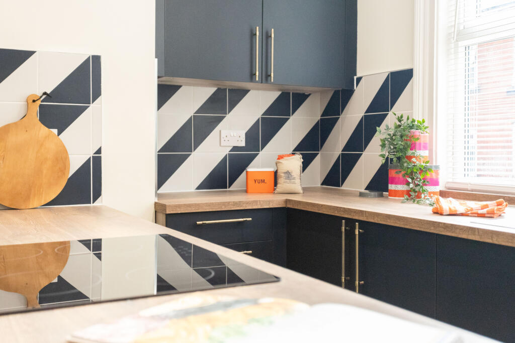 5 bed Mid Terraced House for rent in Leeds. From Pickard Leeds Limited - Leeds