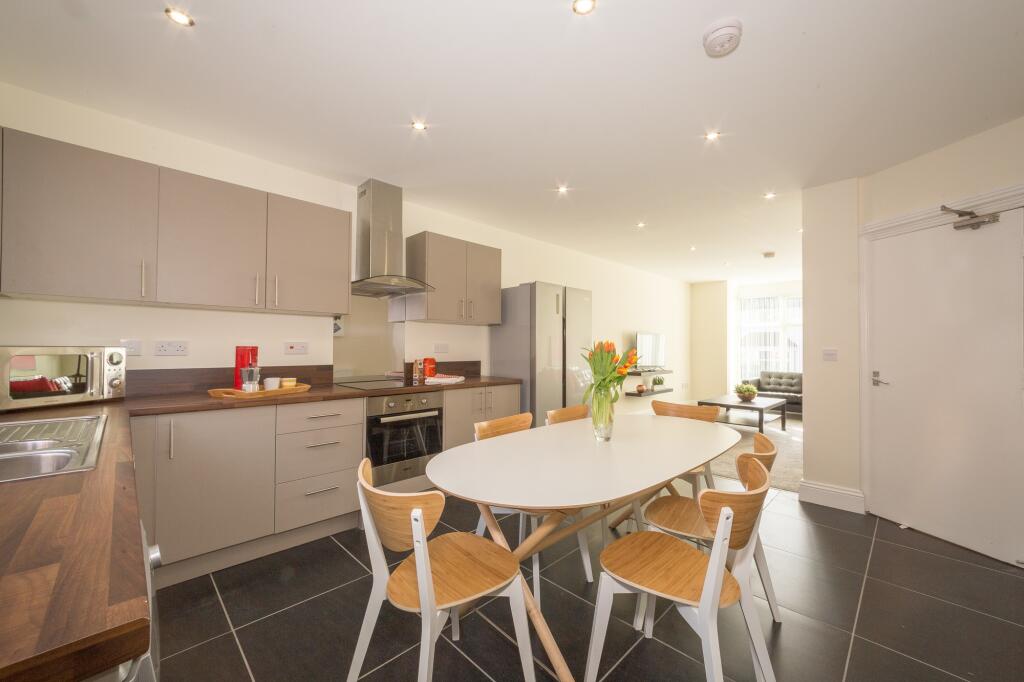 5 bed Mid Terraced House for rent in Leeds. From Pickard Leeds Limited - Leeds