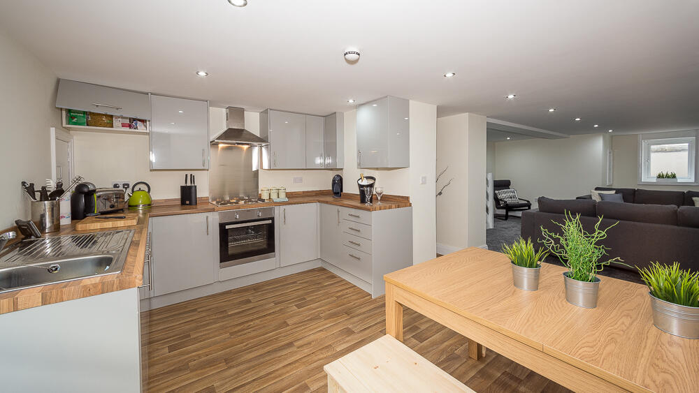 6 bed Mid Terraced House for rent in Leeds. From Pickard Leeds Limited - Leeds