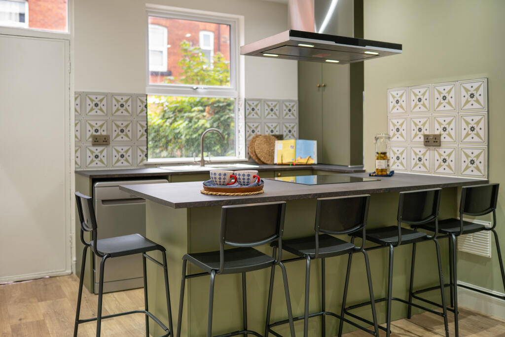 5 bed Mid Terraced House for rent in Leeds. From Pickard Leeds Limited - Leeds