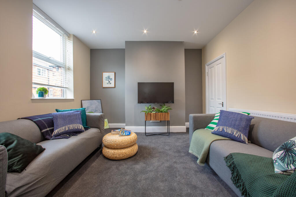 6 bed Mid Terraced House for rent in Leeds. From Pickard Leeds Limited - Leeds