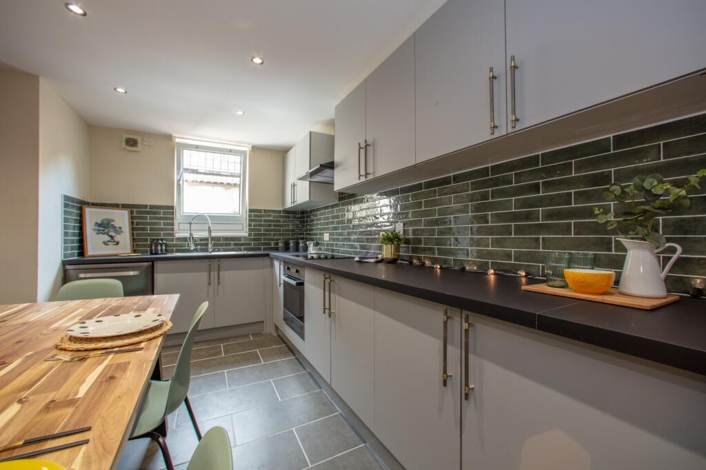6 bed Mid Terraced House for rent in Leeds. From Pickard Leeds Limited - Leeds