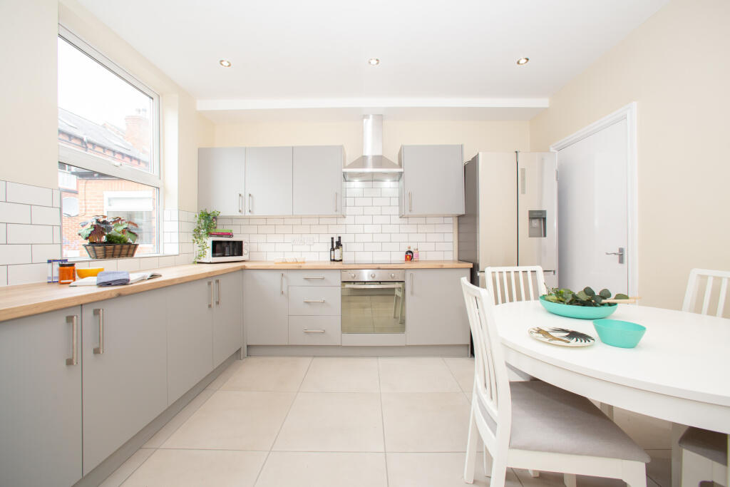 4 bed Mid Terraced House for rent in Leeds. From Pickard Leeds Limited - Leeds