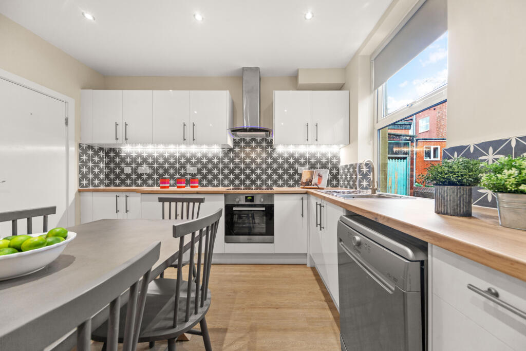 4 bed Mid Terraced House for rent in Leeds. From Pickard Leeds Limited - Leeds