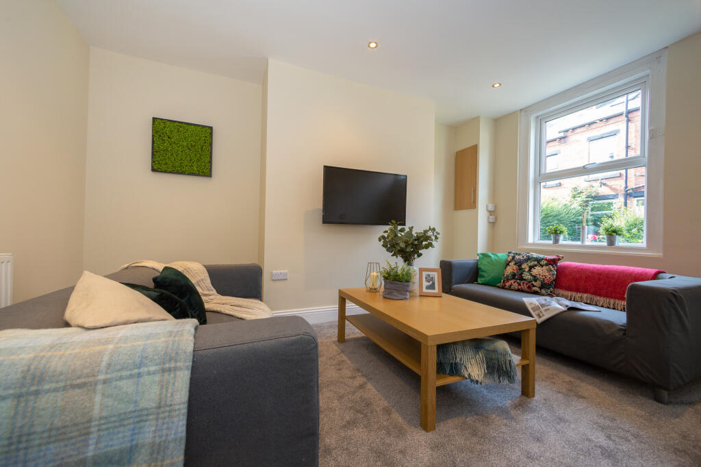 6 bed Mid Terraced House for rent in Leeds. From Pickard Leeds Limited - Leeds