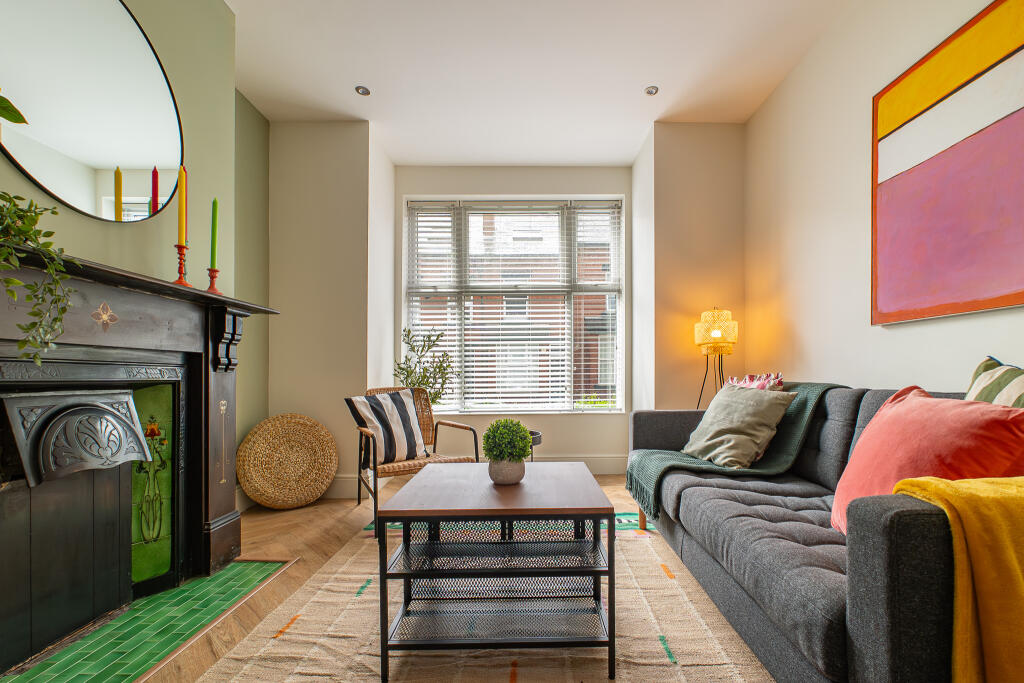 5 bed Mid Terraced House for rent in Leeds. From Pickard Leeds Limited - Leeds 5 bed Mid Terraced House for rent in Leeds. From Pickard Leeds Limited - Leeds
