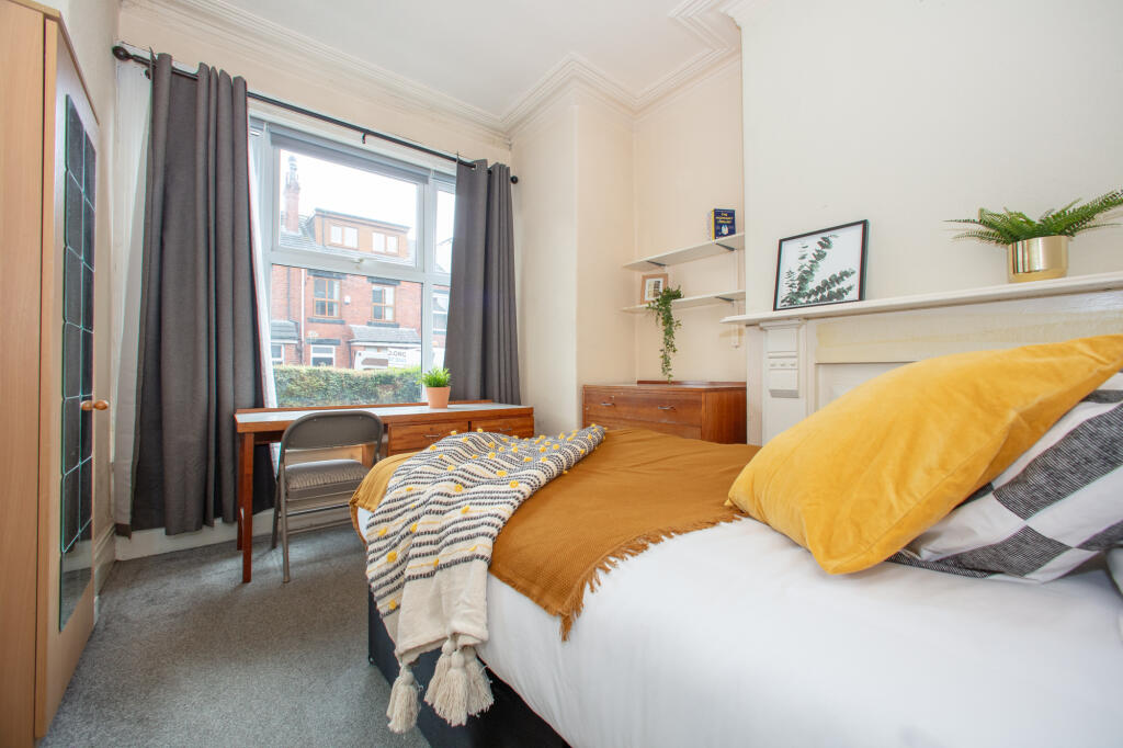6 bed Mid Terraced House for rent in Leeds. From Pickard Leeds Limited - Leeds
