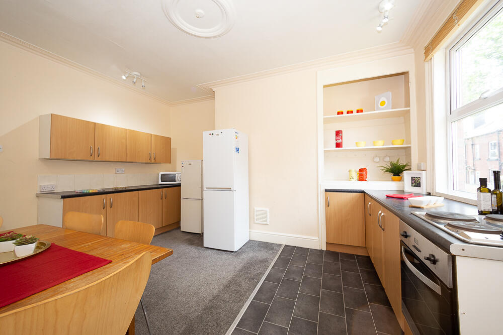 5 bed Mid Terraced House for rent in Leeds. From Pickard Leeds Limited - Leeds