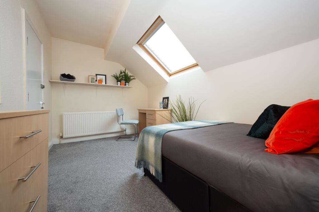 5 bed Mid Terraced House for rent in Leeds. From Pickard Leeds Limited - Leeds