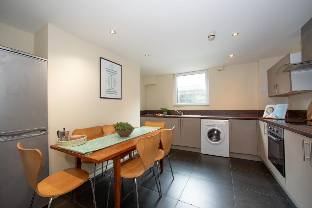 6 bed Mid Terraced House for rent in Leeds. From Pickard Leeds Limited - Leeds
