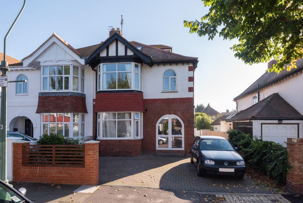 3 bed 1st Floor Flat for rent in Portslade-by-Sea. From Prominence Property - Hove