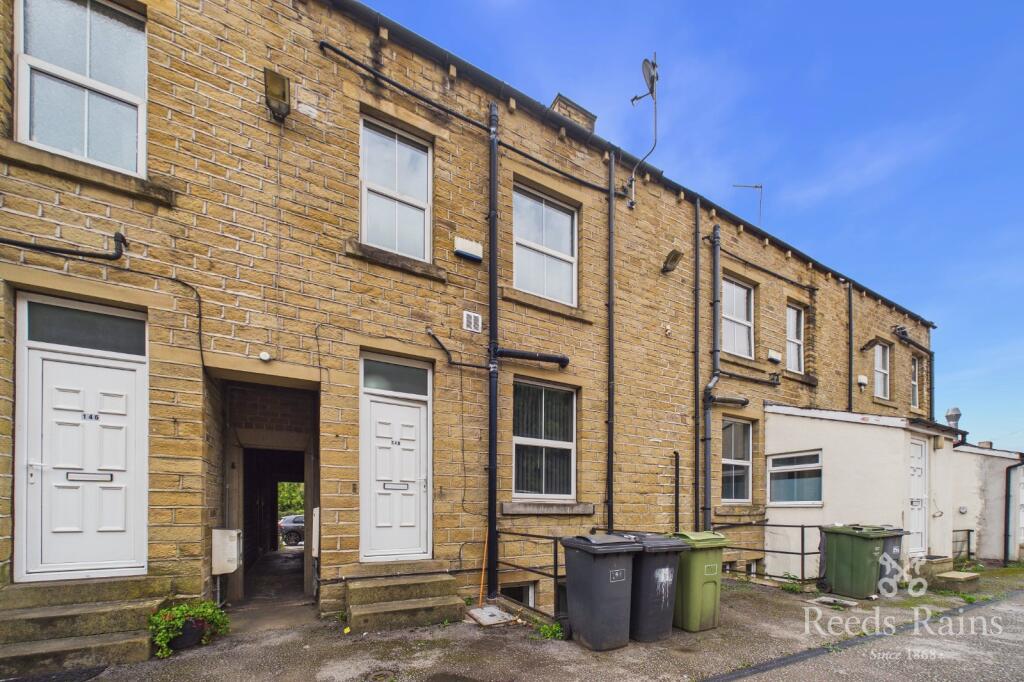 4 bed Mid Terraced House for rent in Huddersfield. From Reeds Rains - Huddersfield