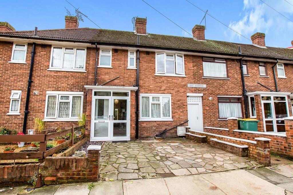 3 bed Mid Terraced House for rent in London. From Reeds Rains - Plaistow 3 bed Mid Terraced House for rent in London. From Reeds Rains - Plaistow