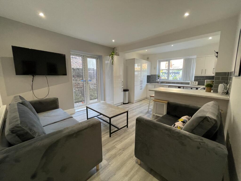 6 bed Detached for rent in Liverpool. From Rooms4u - Liverpool