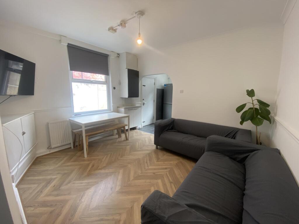 5 bed Detached for rent in Liverpool. From Rooms4u - Liverpool