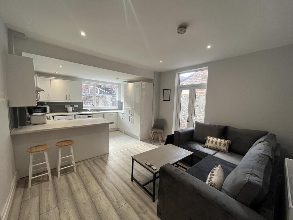 6 bed Detached for rent in Liverpool. From Rooms4u - Liverpool