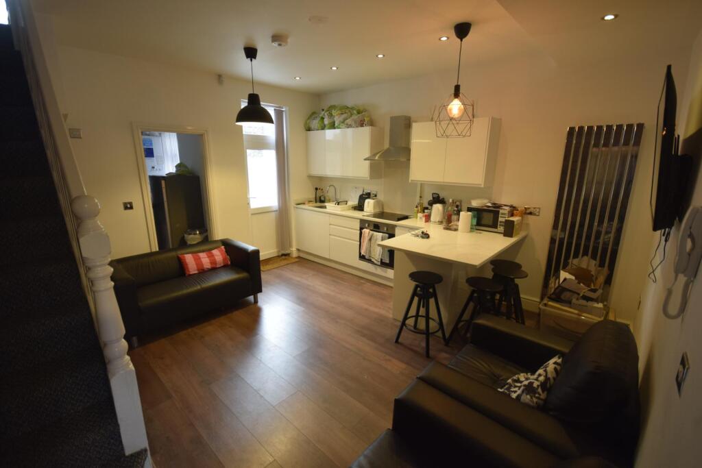 4 bed Detached for rent in Liverpool. From Rooms4u - Liverpool