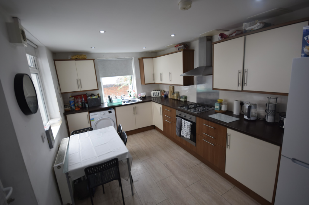 6 bed Detached for rent in Liverpool. From Rooms4u - Liverpool