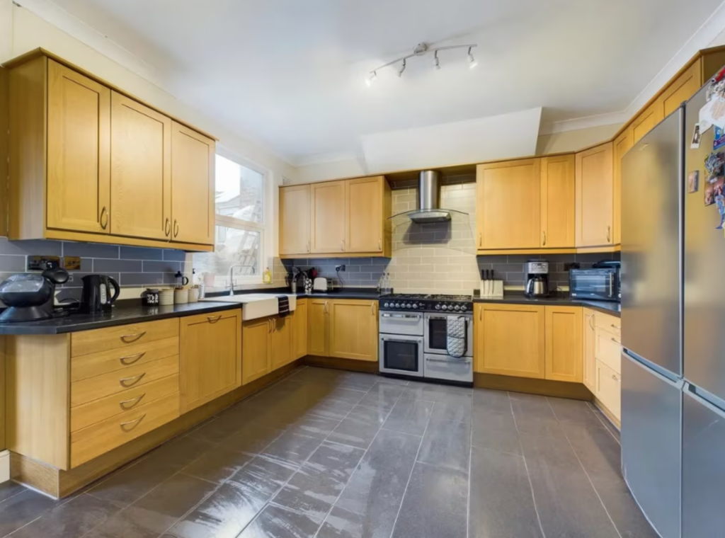 6 bed Detached for rent in Liverpool. From Rooms4u - Liverpool