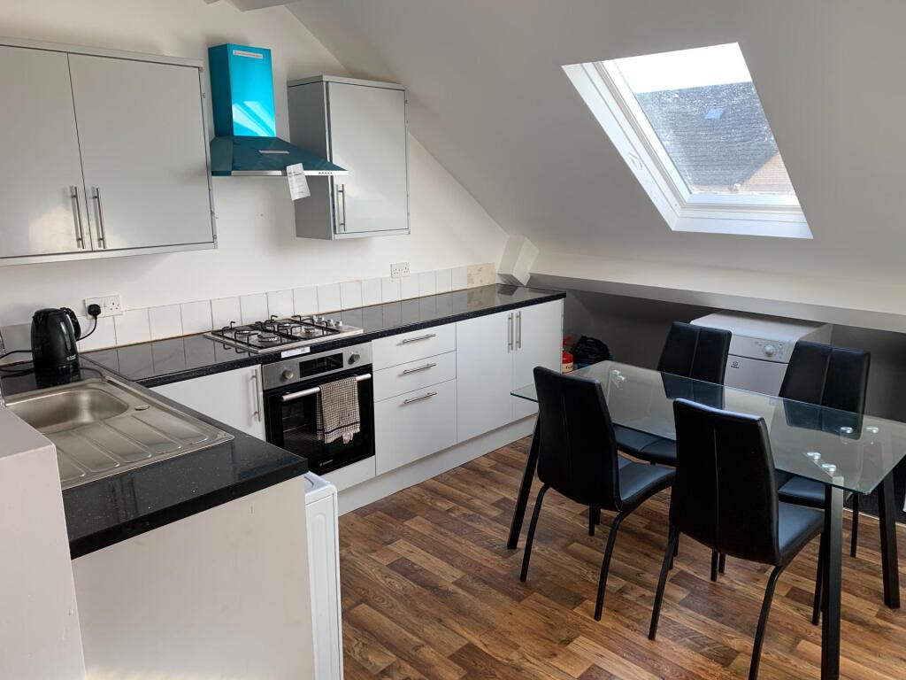 3 bed 1st Floor Flat for rent in Liverpool. From Rooms4u - Liverpool