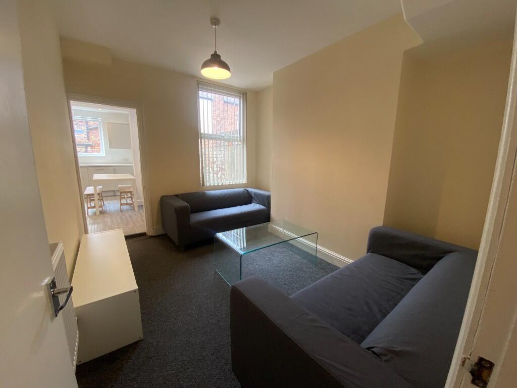 5 bed Mid Terraced House for rent in Liverpool. From Rooms4u - Liverpool
