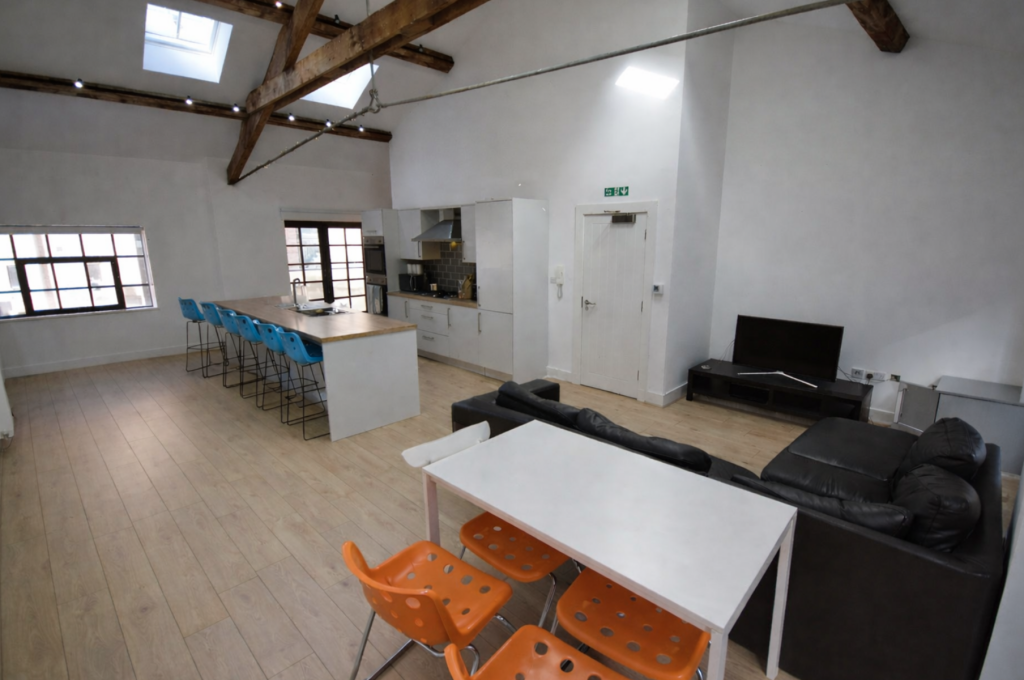 6 bed Detached for rent in Liverpool. From Rooms4u - Liverpool
