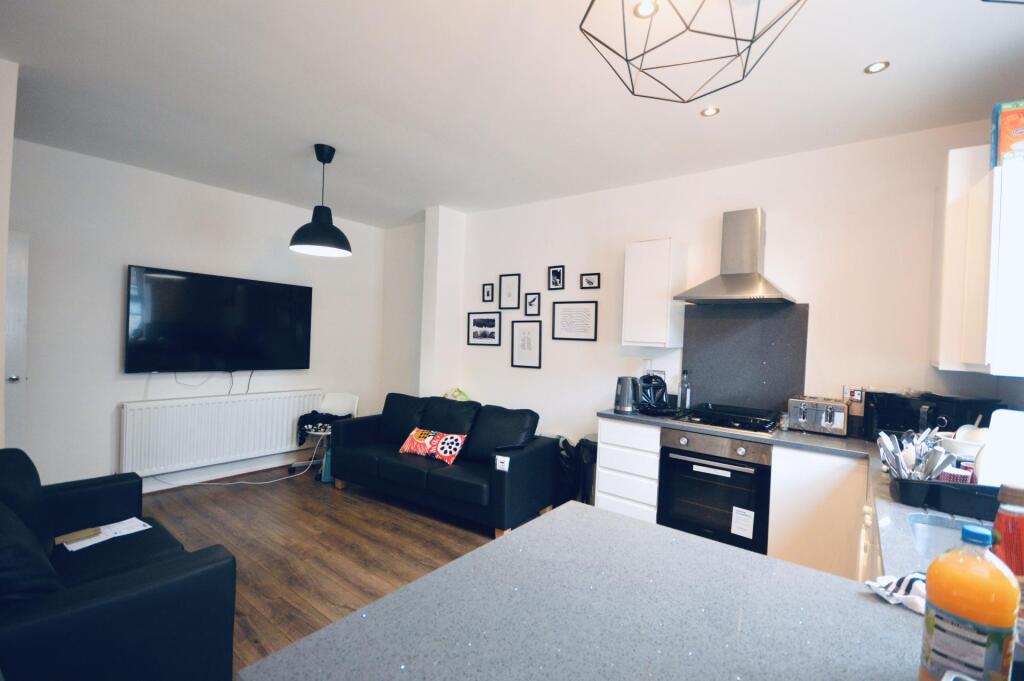 4 bed Detached for rent in Liverpool. From Rooms4u - Liverpool