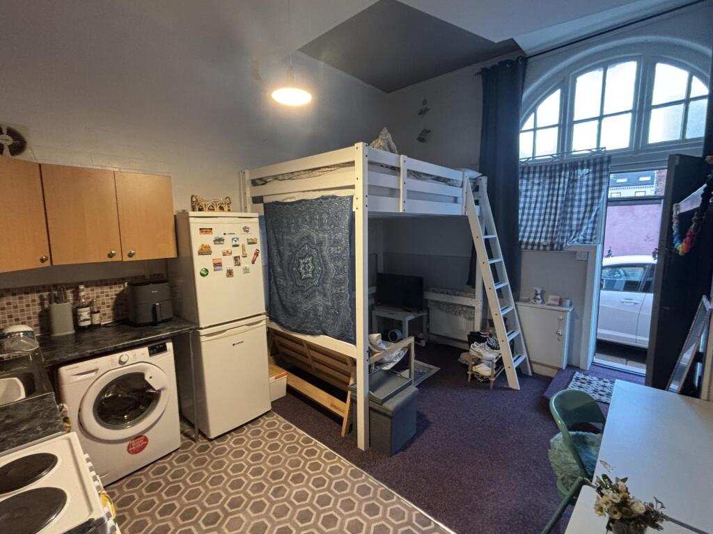 1 bed 1st Floor Flat for rent in Liverpool. From Rooms4u - Liverpool