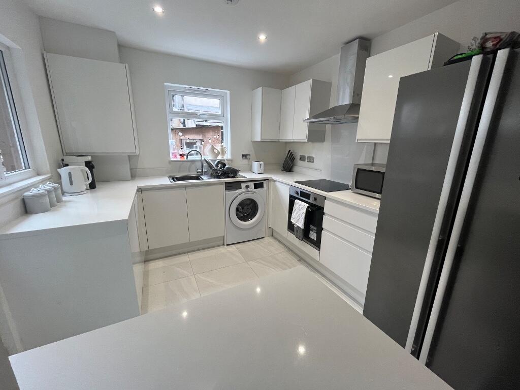 4 bed Mid Terraced House for rent in Liverpool. From Rooms4u - Liverpool