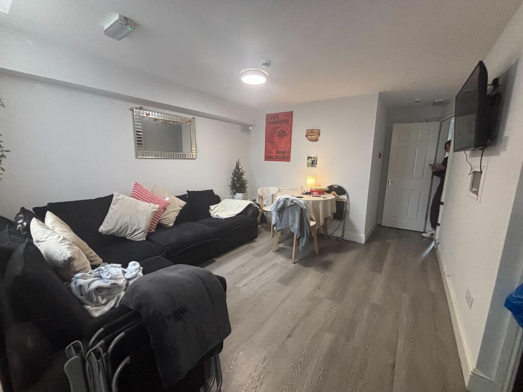 6 bed Mid Terraced House for rent in Liverpool. From Rooms4u - Liverpool