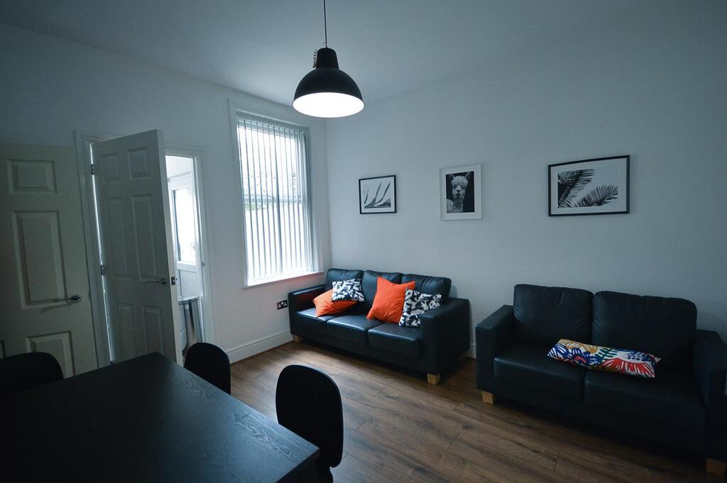 4 bed Detached for rent in Liverpool. From Rooms4u - Liverpool