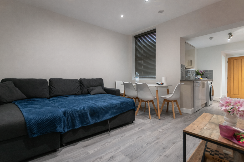 5 bed HMO for rent in Liverpool. From Rooms4u - Liverpool