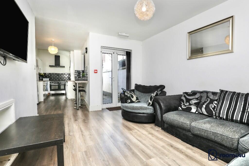6 bed Mid Terraced House for rent in Liverpool. From Rooms4u - Liverpool