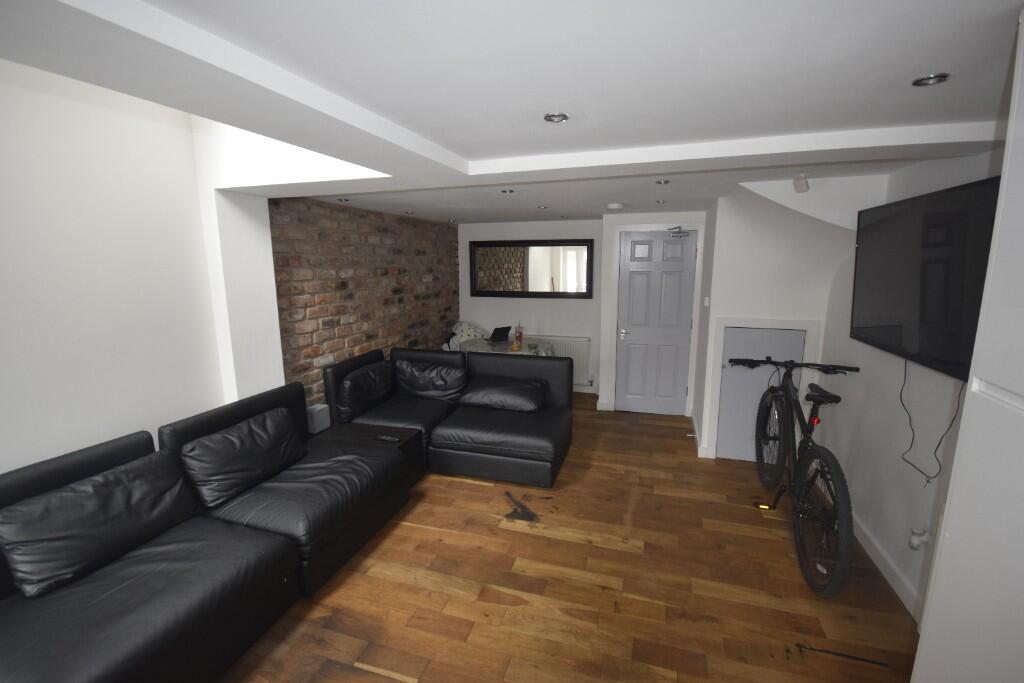 5 bed Mid Terraced House for rent in Liverpool. From Rooms4u - Liverpool