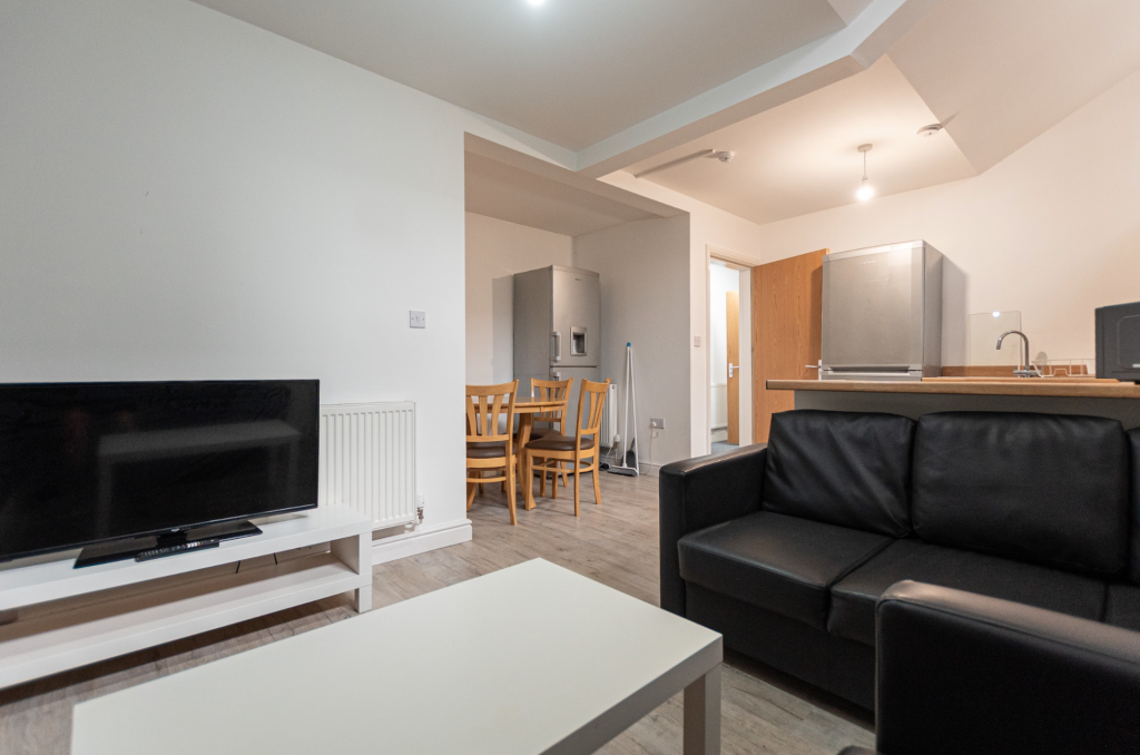 4 bed 1st Floor Flat for rent in Liverpool. From Rooms4u - Liverpool
