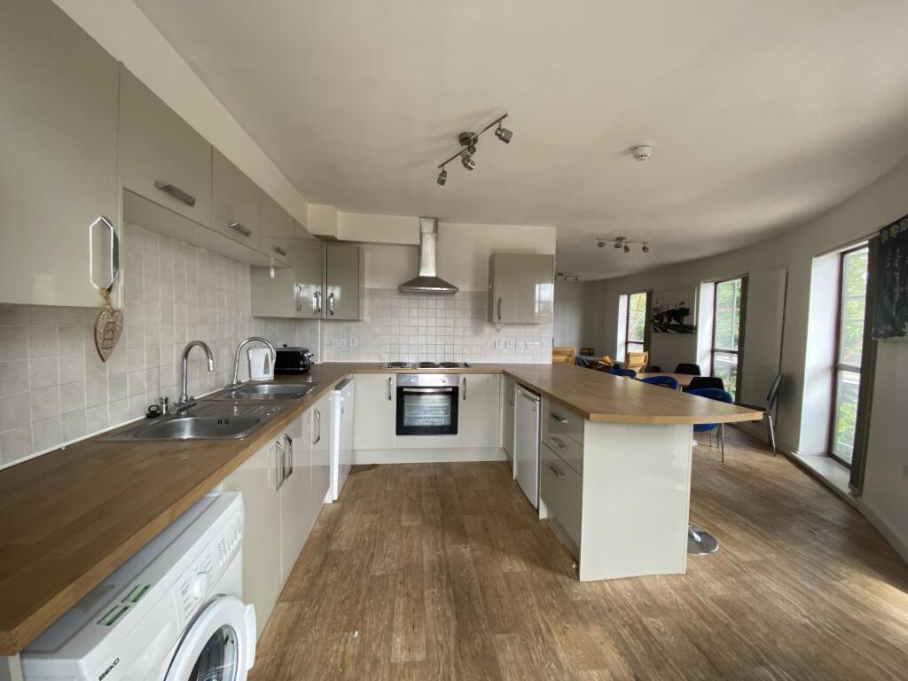 5 bed 1st Floor Flat for rent in Liverpool. From Rooms4u - Liverpool