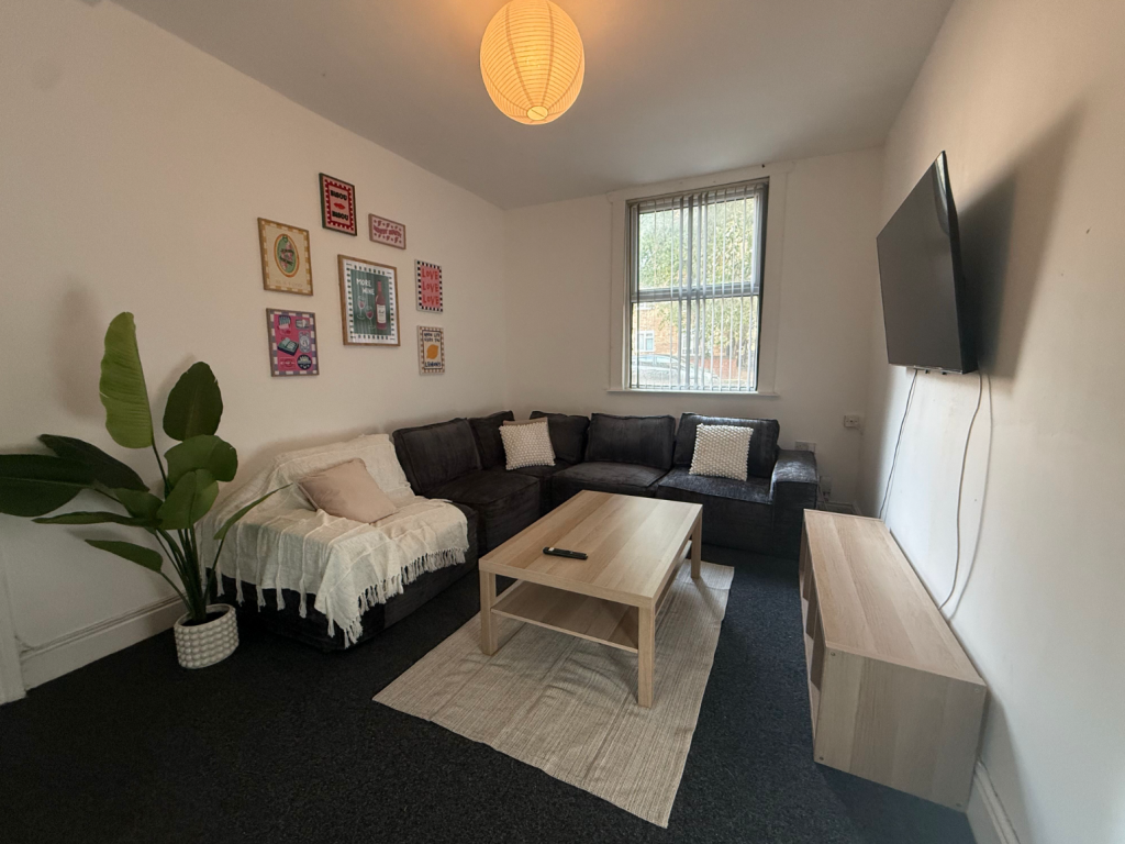 8 bed Detached for rent in Liverpool. From Rooms4u - Liverpool