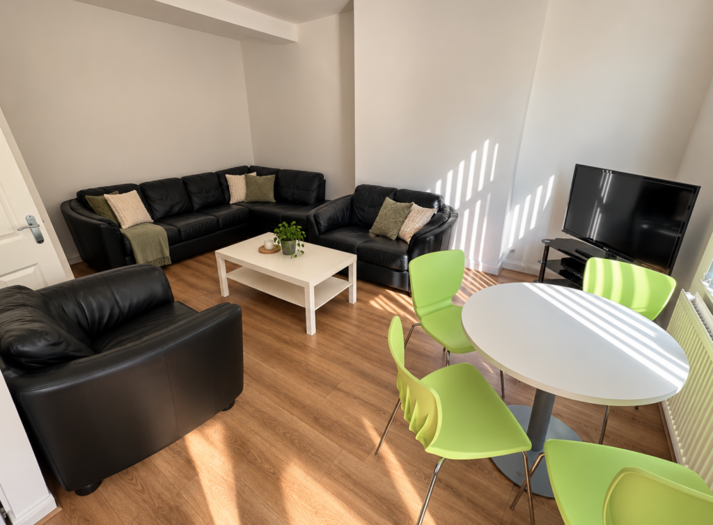 4 bed Detached for rent in Liverpool. From Rooms4u - Liverpool