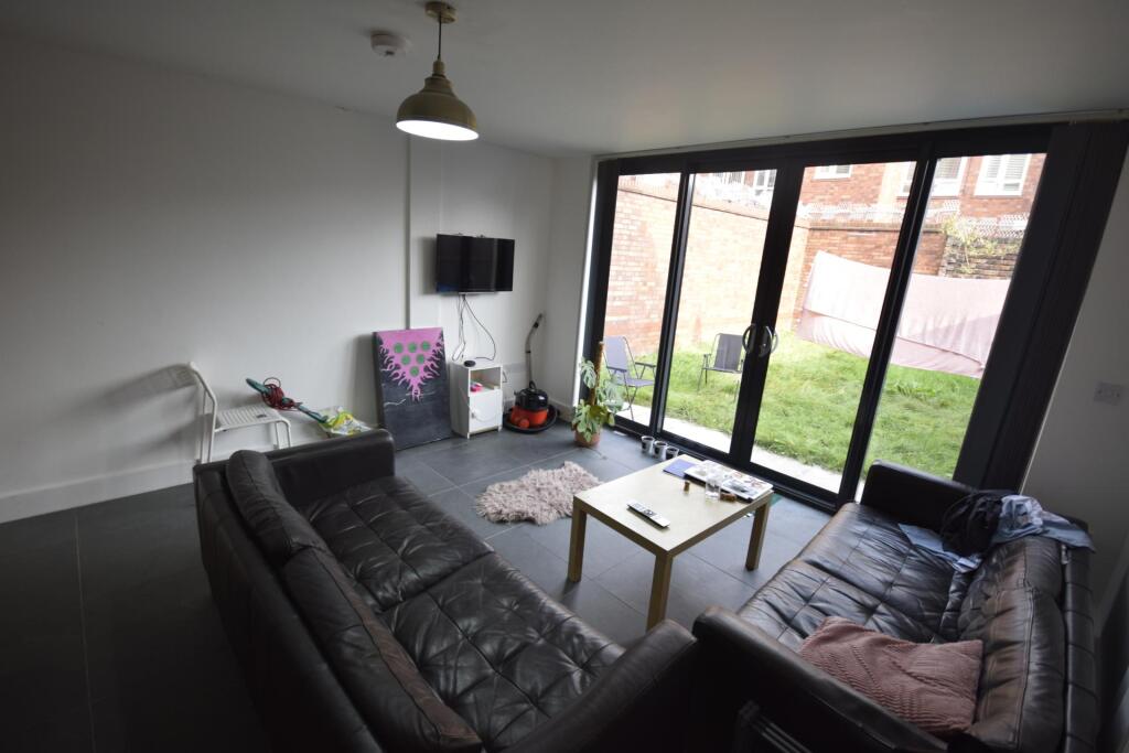 6 bed Detached for rent in Liverpool. From Rooms4u - Liverpool