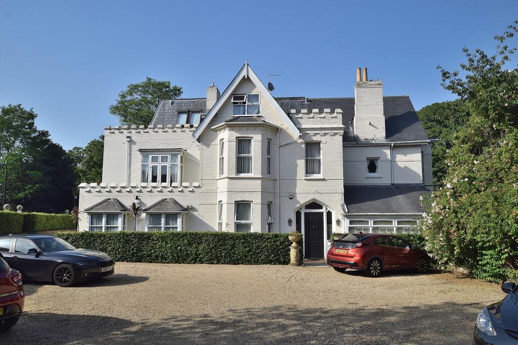 1 bed 1st Floor Flat for rent in Bournemouth. From Ross Nicholas & Co - New Milton