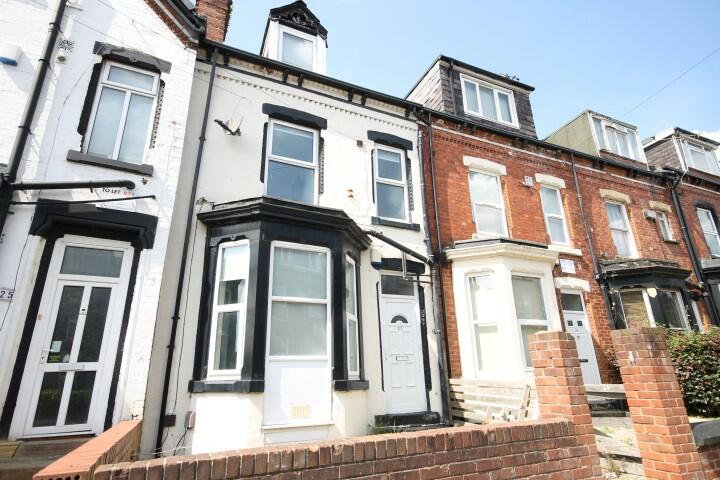 6 bed Mid Terraced House for rent in Leeds. From sbliving - Leeds
