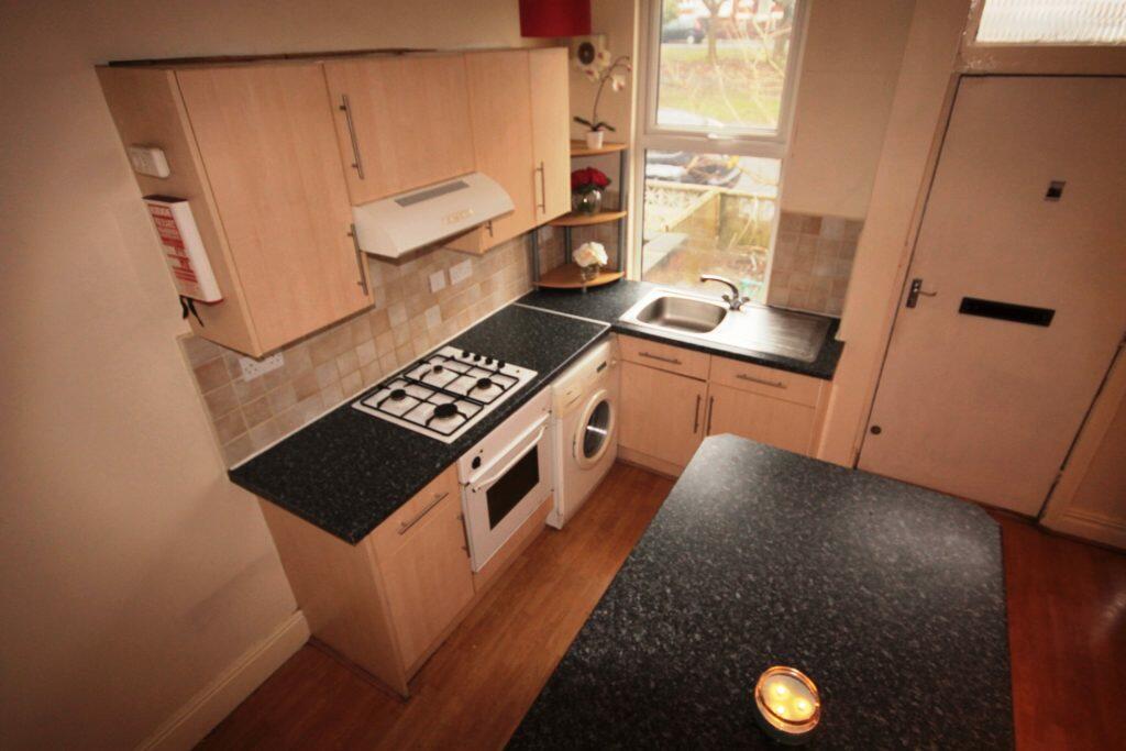 3 bed Mid Terraced House for rent in Leeds. From sbliving - Leeds