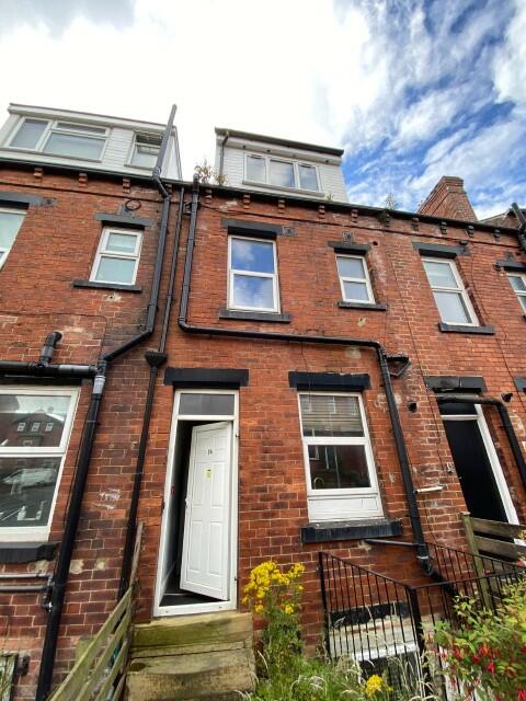 6 bed Mid Terraced House for rent in Leeds. From sbliving - Leeds
