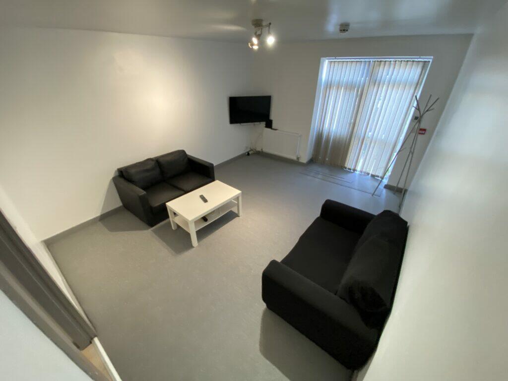 3 bed 1st Floor Flat for rent in Leeds. From sbliving - Leeds