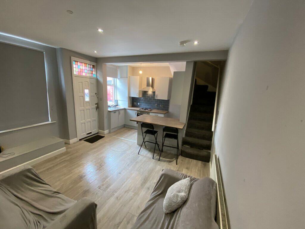 4 bed Mid Terraced House for rent in Leeds. From sbliving - Leeds