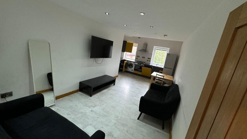 2 bed 1st Floor Flat for rent in Leeds. From sbliving - Leeds